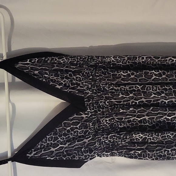 Dresses & Skirts - Leopard maxi dress